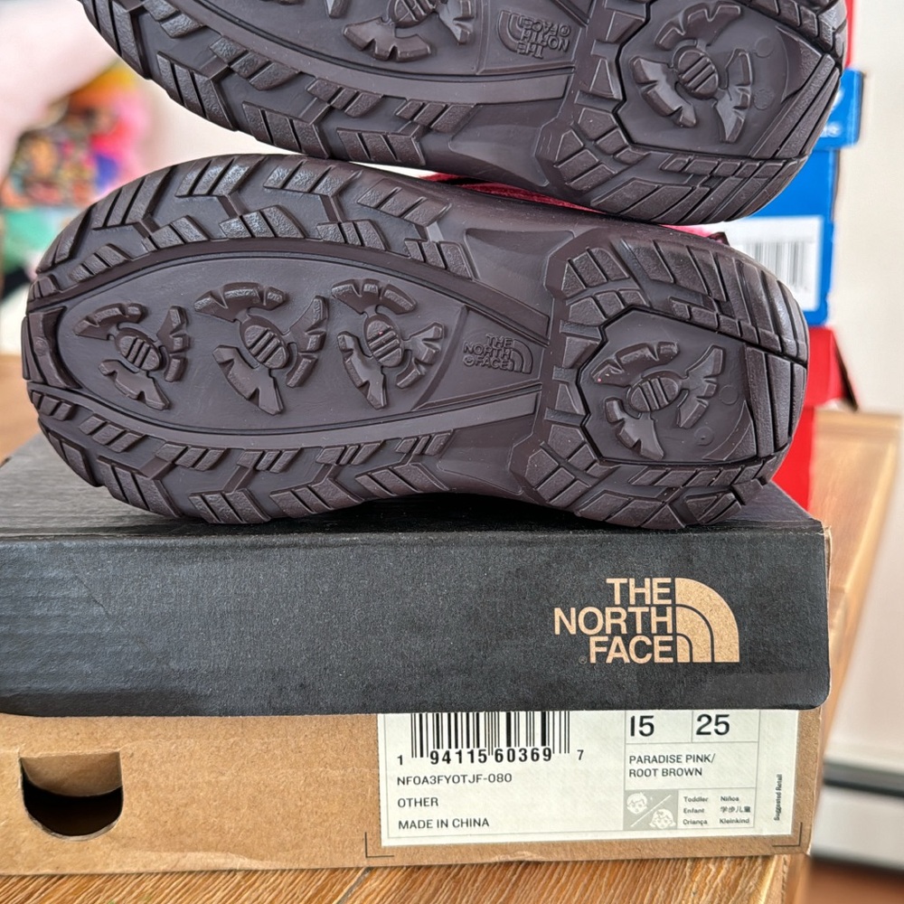 North Face Toddler Boots Brand New in box size 8